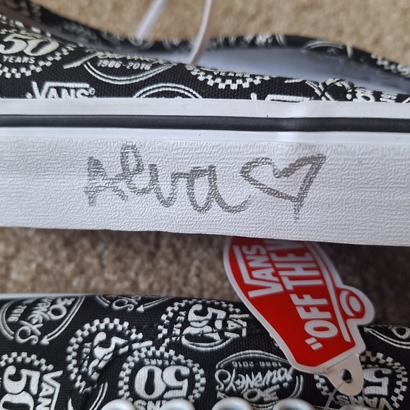 RARE NWT Vans X Journeys 50th/30th Anniversary Signed Sneakers Size 10.5/12 - Picture 10 of 10